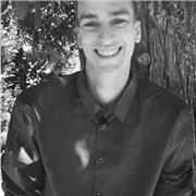 Artisan bidouilleur épanoui enseigne le gribouillage assumé